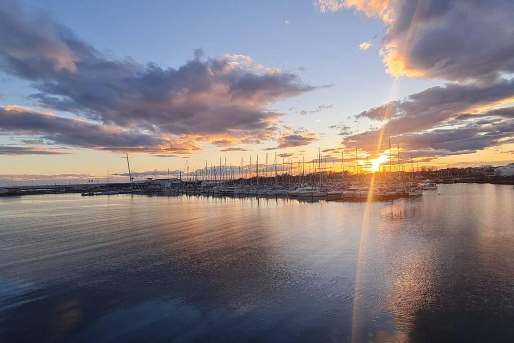 Appartement Avec Balcon, Vue Mer, Piscine, Parking Agde Luaran gambar