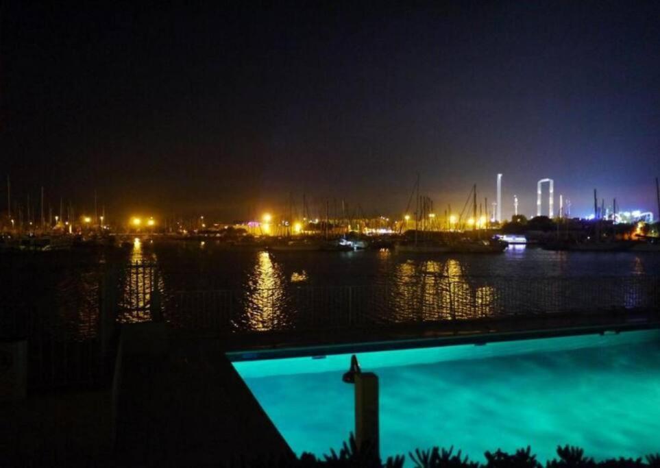 Appartement Avec Balcon, Vue Mer, Piscine, Parking Agde Luaran gambar