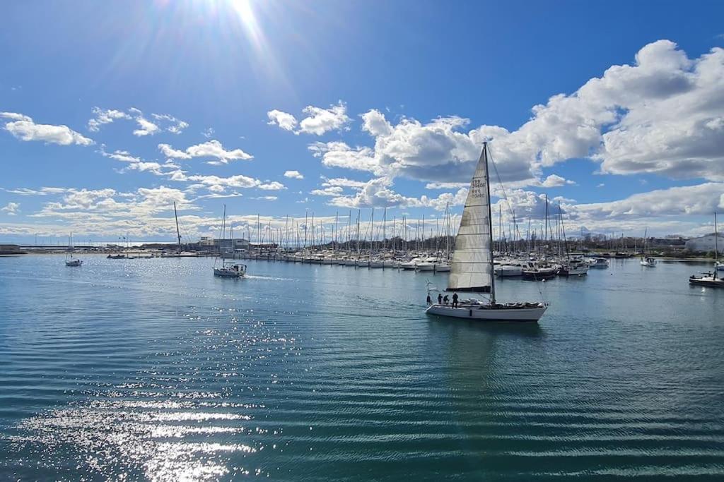 Appartement Avec Balcon, Vue Mer, Piscine, Parking Agde Luaran gambar